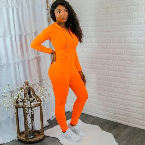 Sporty Lounge Set - Picture 4 of 9